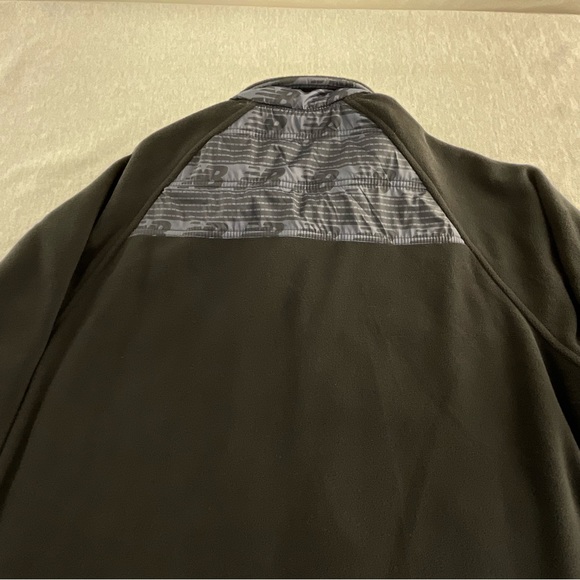 NEW BALANCE BRAND GRAFIC LIGHTWEIGHT MEN’S FLEECE JACKET SIZE: XL BLACK AND GRAY - Picture 13 of 16
